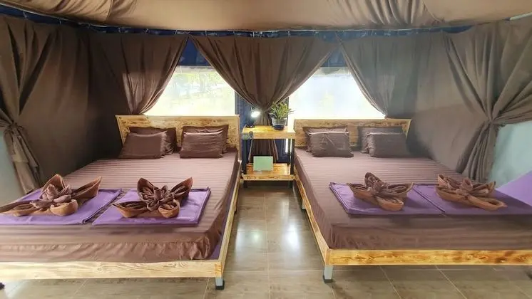 Quadruple Tented Room