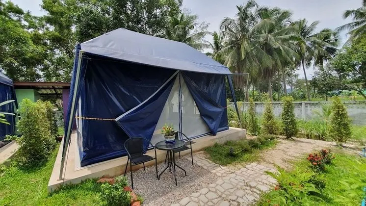 Quadruple Tented Room