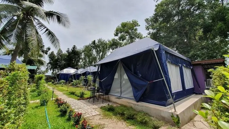 Quadruple Tented Room