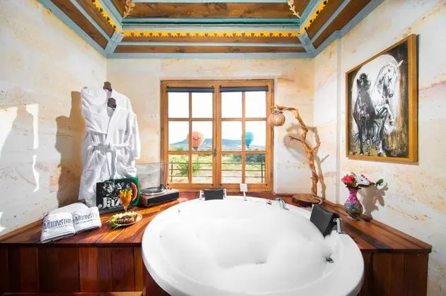 King Suite - Jakuzili,    , Balkonlu