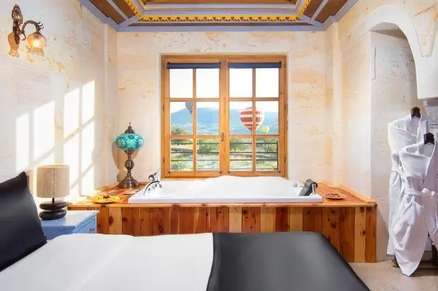 King Suite - Jakuzili,    , Balkonlu