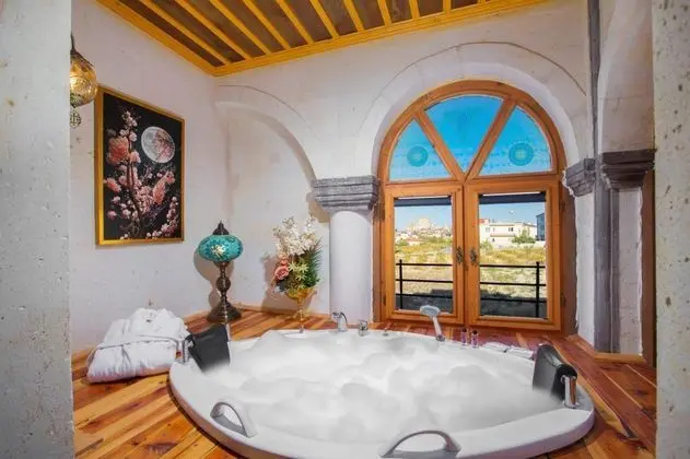 Luxury Suite, Simge Yapı Manzaralı, Jakuzili ve Balkonlu