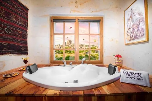 Luxury Suite, Simge Yapı Manzaralı, Jakuzili ve Balkonlu