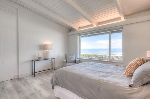 Ev, Birden Çok Yatak (Moonstruck Beach House)