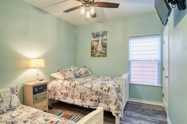 Ev, Birden Çok Yatak, Veranda, Plaj Manzaralı (Moore Fun House)