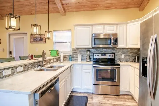 Ev, Birden Çok Yatak, Veranda, Plaj Manzaralı (Moore Fun House)