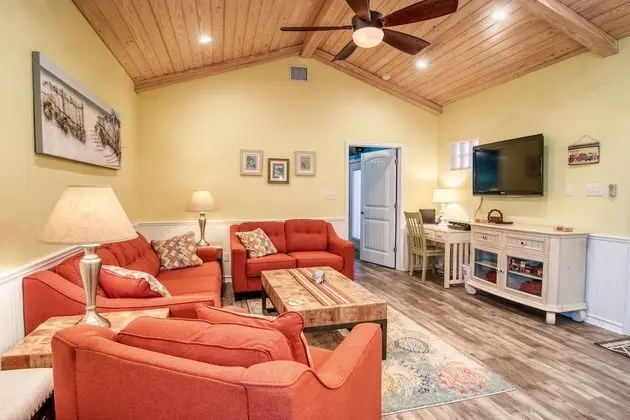 Ev, Birden Çok Yatak, Veranda, Plaj Manzaralı (Moore Fun House)