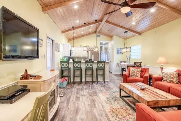 Ev, Birden Çok Yatak, Veranda, Plaj Manzaralı (Moore Fun House)