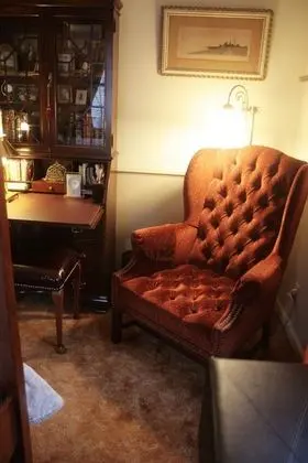 Oda, Sigara İçilmez, Özel Banyo (Moore House guest room)