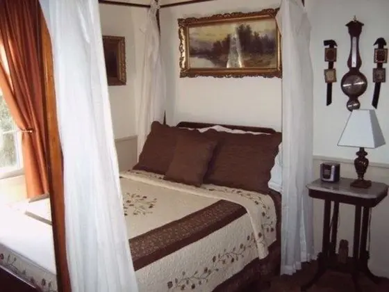 Oda, Sigara İçilmez, Özel Banyo (Moore House guest room)