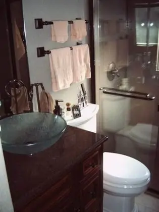 Oda, Sigara İçilmez, Özel Banyo (Moore House guest room)