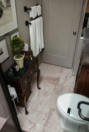 Oda, Sigara İçilmez, Özel Banyo (Moore House guest room)