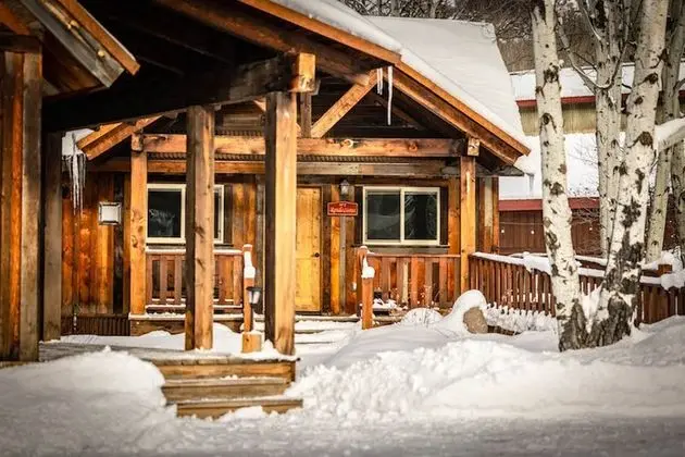 Rendezvous Cabin (2 Queen)