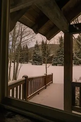 Rendezvous Cabin (2 Queen)
