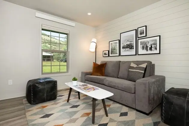 Twin Cabin (2 Queen, Kitchen)