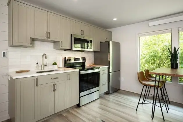 Twin Cabin (2 Queen, Kitchen)