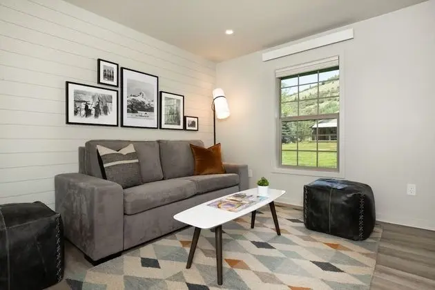 Twin Cabin (2 Queen, Kitchen)