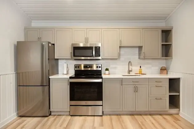 Twin Cabin (2 Queen, Kitchen)