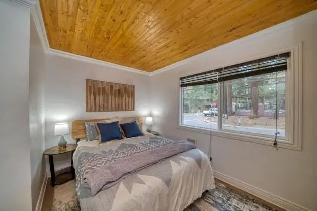 Lodge Unit #1-1 Bedroom, 1 Bath, Full Kitchen