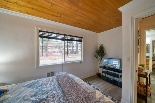 Lodge Unit #1-1 Bedroom, 1 Bath, Full Kitchen
