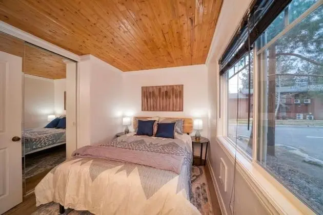 Lodge Unit #1-1 Bedroom, 1 Bath, Full Kitchen