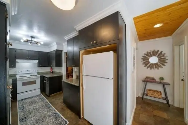 Lodge Unit #1-1 Bedroom, 1 Bath, Full Kitchen