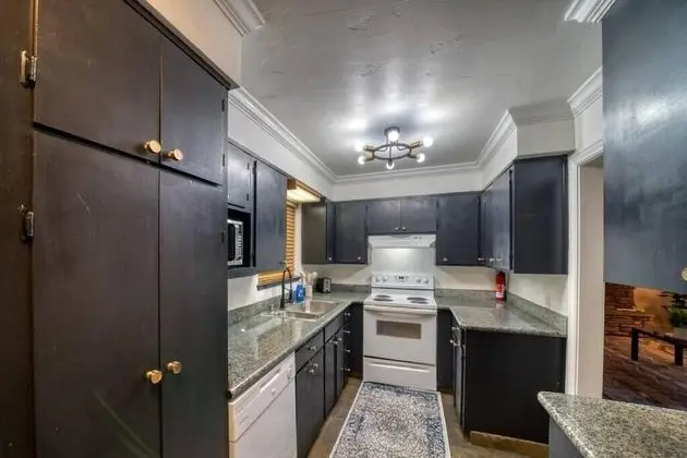 Lodge Unit #1-1 Bedroom, 1 Bath, Full Kitchen