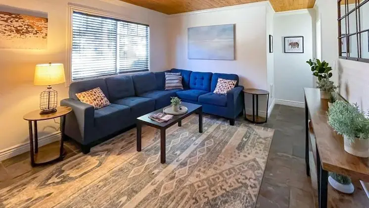 Lodge Unit #1-1 Bedroom, 1 Bath, Full Kitchen