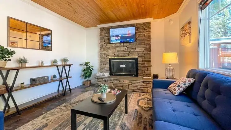 Lodge Unit #1-1 Bedroom, 1 Bath, Full Kitchen