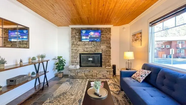 Lodge Unit #1-1 Bedroom, 1 Bath, Full Kitchen