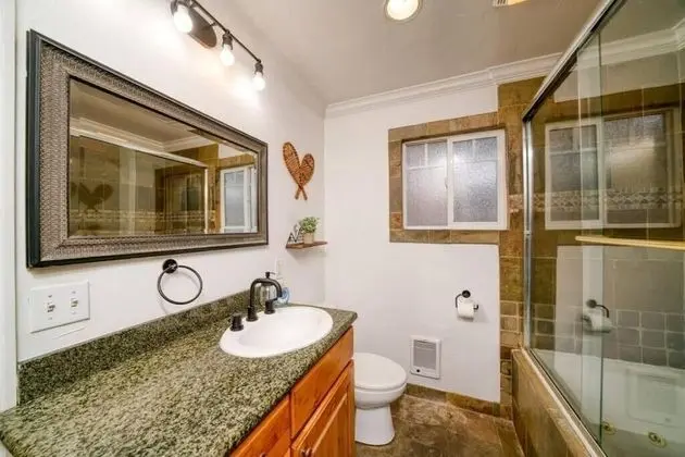 Lodge Unit #1-1 Bedroom, 1 Bath, Full Kitchen