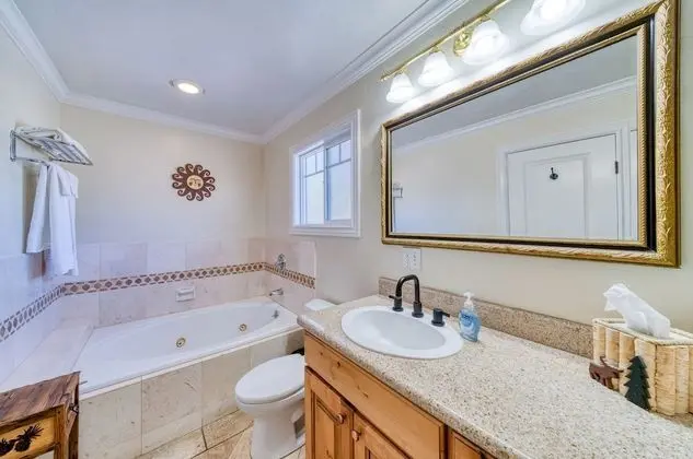 Lodge Unit #12 - 2 Bedroom, 2 bath, Full Kitchen