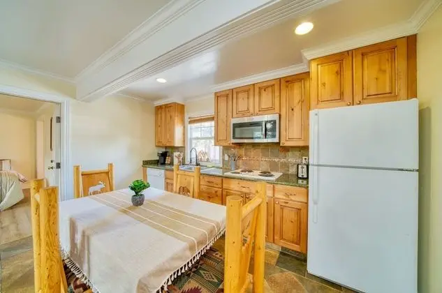 Lodge Unit #14 - 2 Bedroom, 2 bath, Full Kitchen