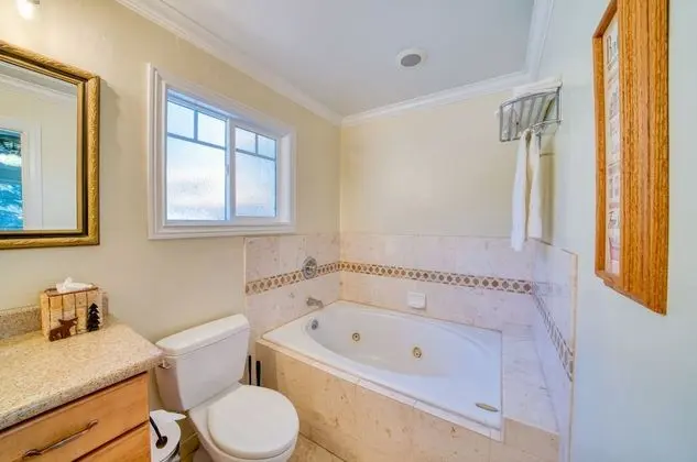 Lodge Unit #14 - 2 Bedroom, 2 bath, Full Kitchen
