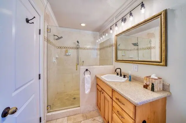Lodge Unit #14 - 2 Bedroom, 2 bath, Full Kitchen