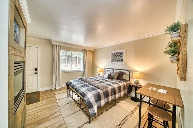 Lodge Unit #4-Studio, Kitchenette