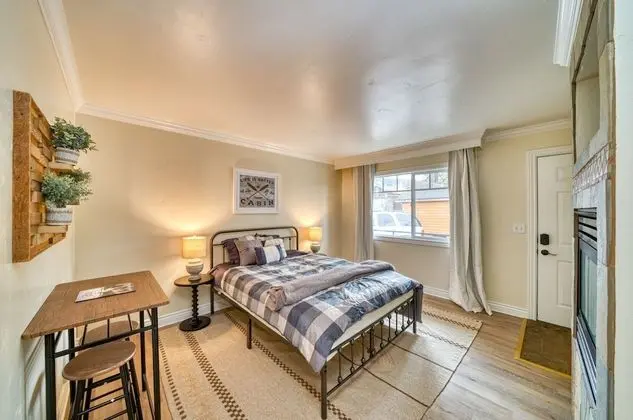 Lodge Unit #4-Studio, Kitchenette