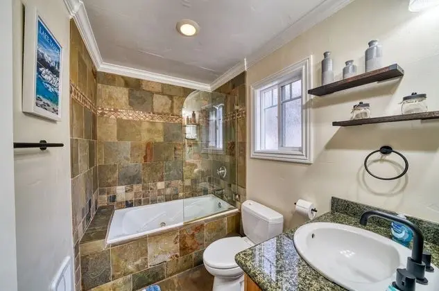 Lodge Unit #4-Studio, Kitchenette