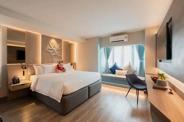 Standard King Bed with shower