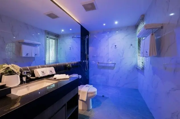 Standard King Bed with shower