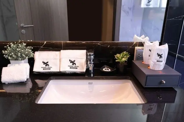 Standard King Bed with shower