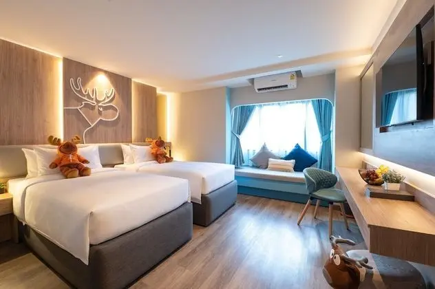 Standard Twin Bed with Shower