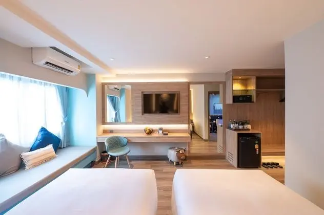 Standard Twin Bed with Shower