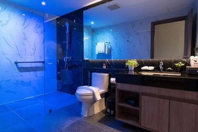 Standard Twin Bed with Shower