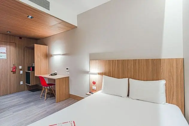 Quarto casal standard, Acessível