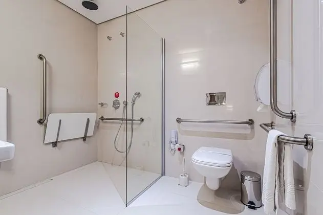 Quarto casal standard, Acessível