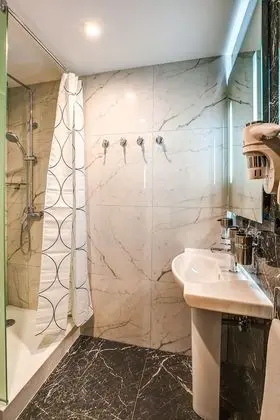 Comfort Tek Büyük veya İki Ayrı Yataklı Oda