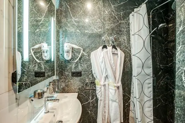Comfort Tek Büyük veya İki Ayrı Yataklı Oda