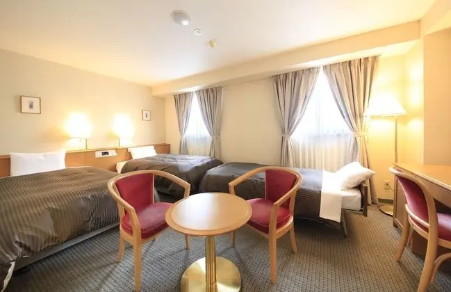 Üç Kişilik Oda, Sigara İçilmez