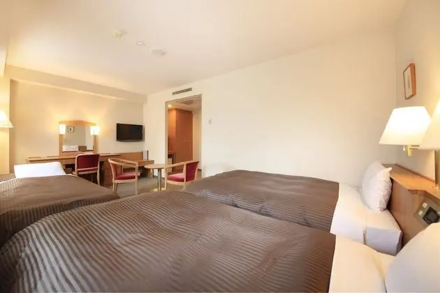 Üç Kişilik Oda, Sigara İçilmez